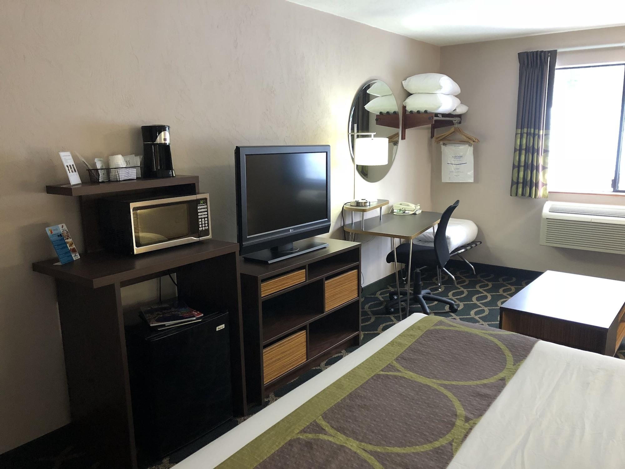 Super 8 By Wyndham At Olympic National Park