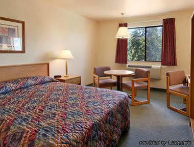 Super 8 By Wyndham At Olympic National Park Motel 3*